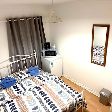Homestay Ha Penny Bridge House , Private Double With River Liffey View, Perfect Location Dublin